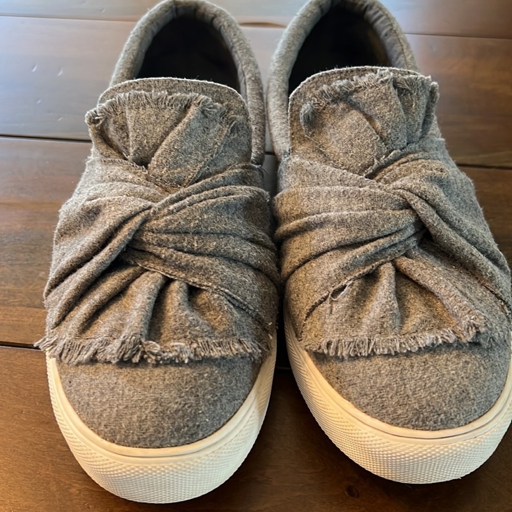 Mia Slip ons size 8.5 - Picture 2 of 7